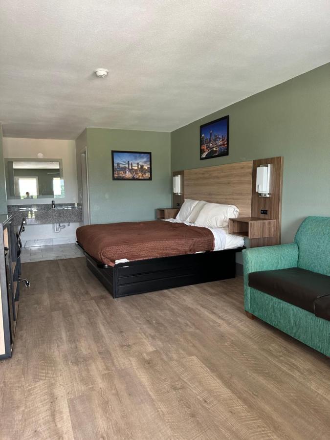 Deer Acres Inn Монро Екстериор снимка