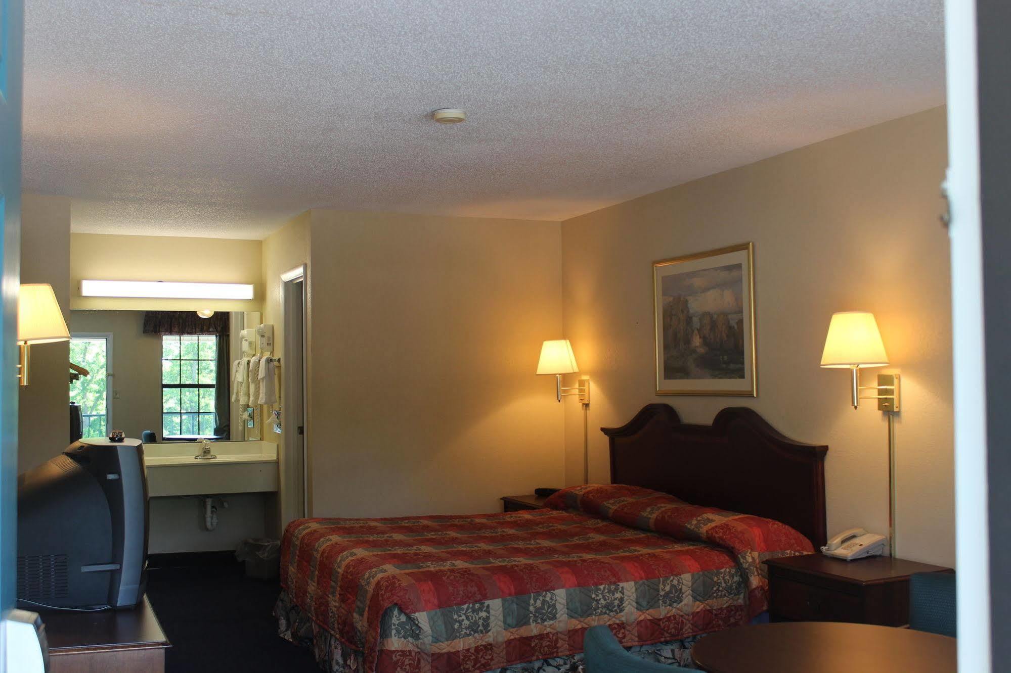 Deer Acres Inn Монро Екстериор снимка