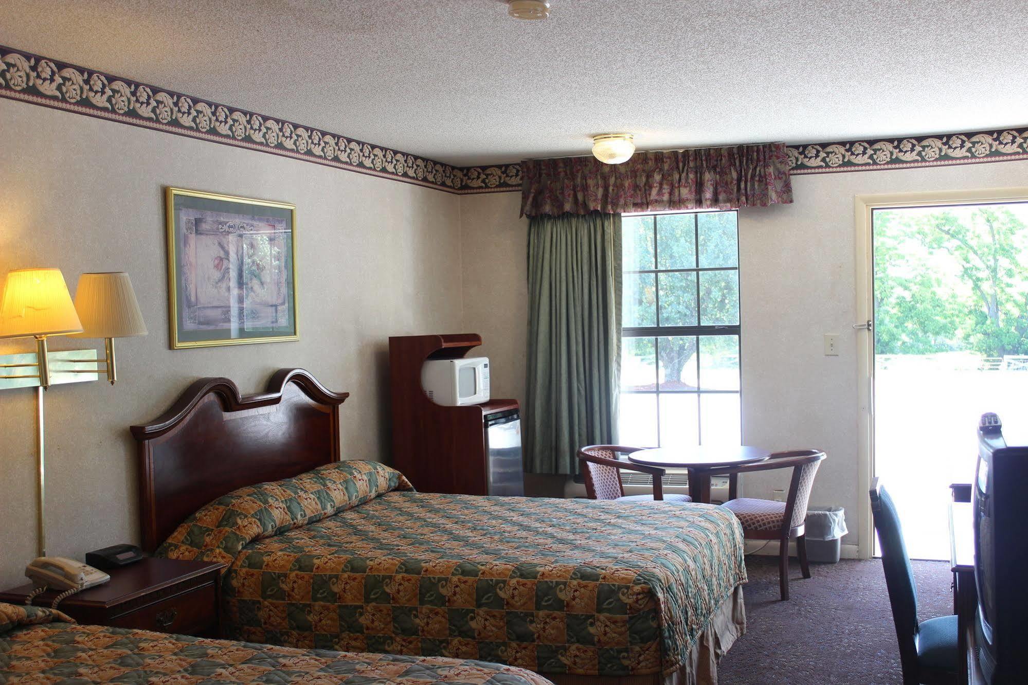 Deer Acres Inn Монро Екстериор снимка