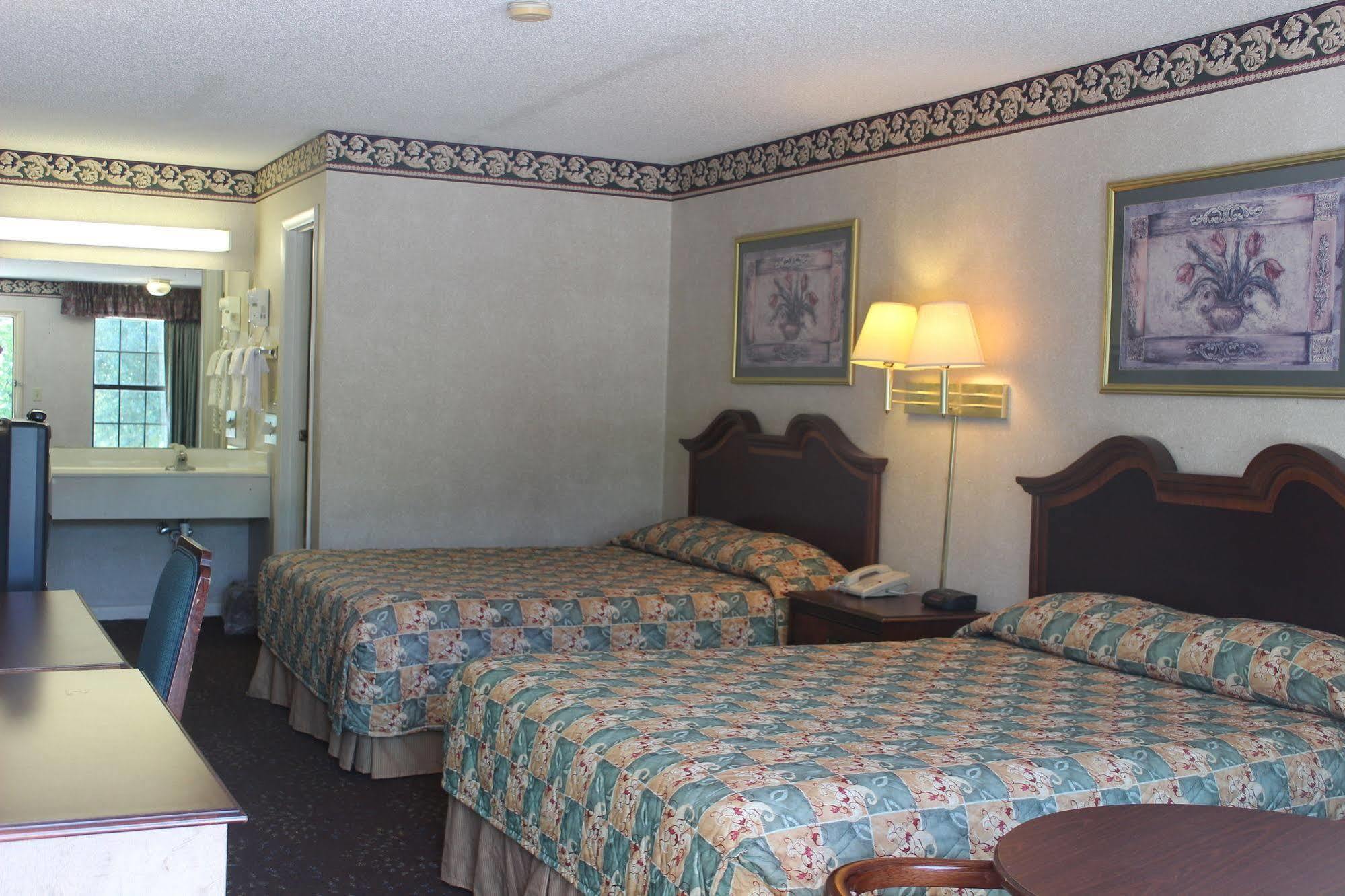 Deer Acres Inn Монро Екстериор снимка